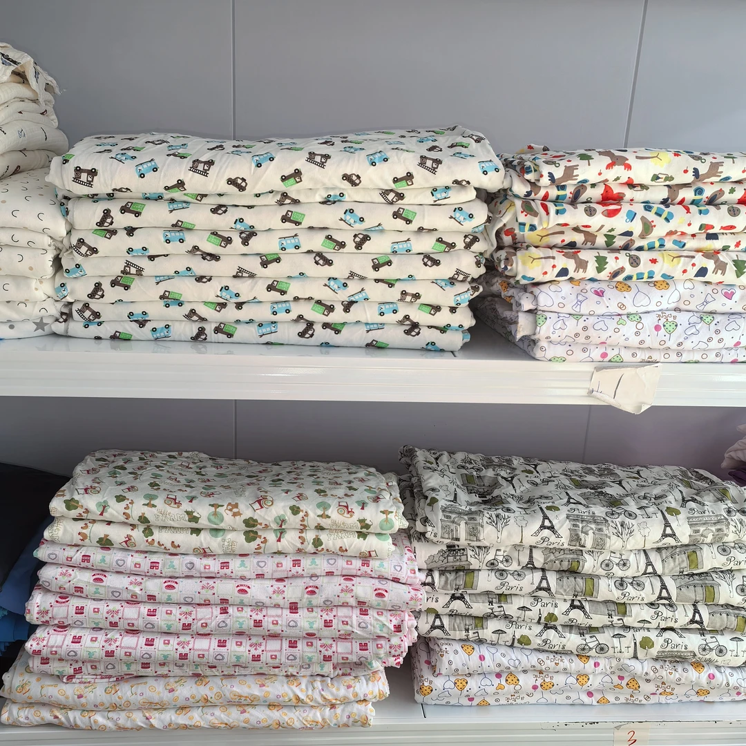 布料柔软舒适偶有瑕疵，介意勿拍