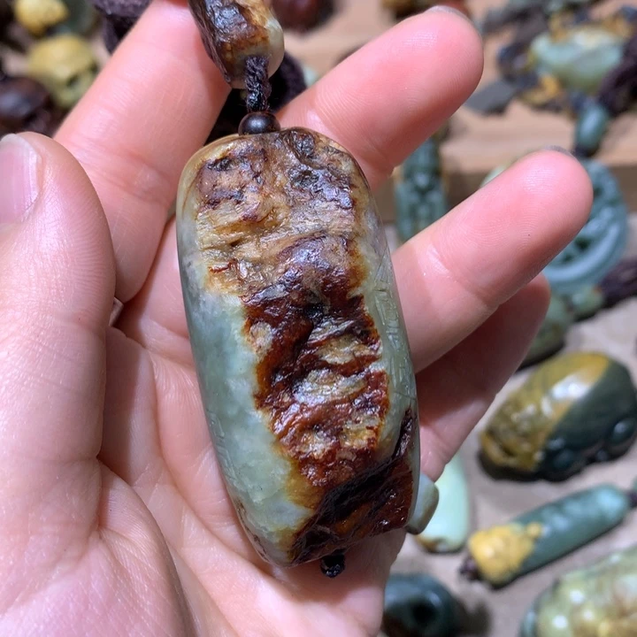 未镶嵌岫岩河磨玉（透闪石质玉）挂件大****）