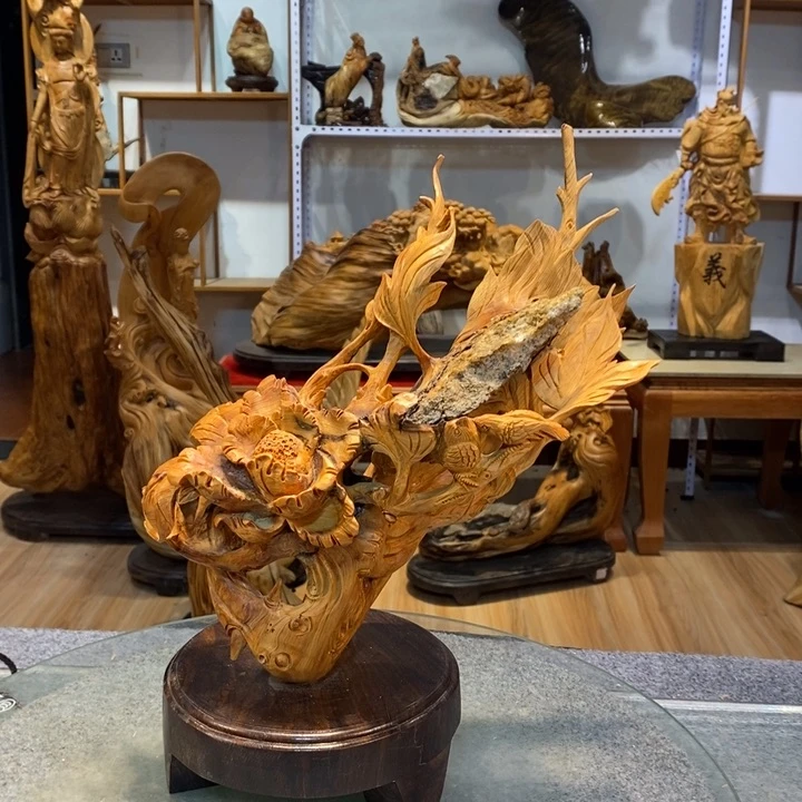 柏木（崖柏）抱石牡丹