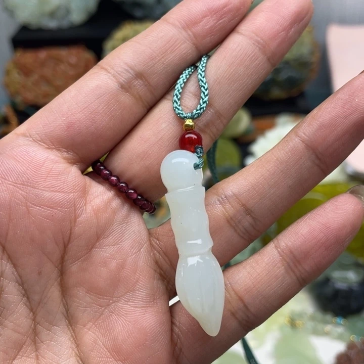 蛇纹石玉未镶嵌颈饰