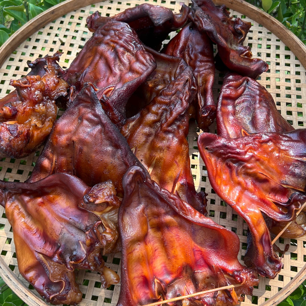 柴火腊猪耳尖传统烟熏