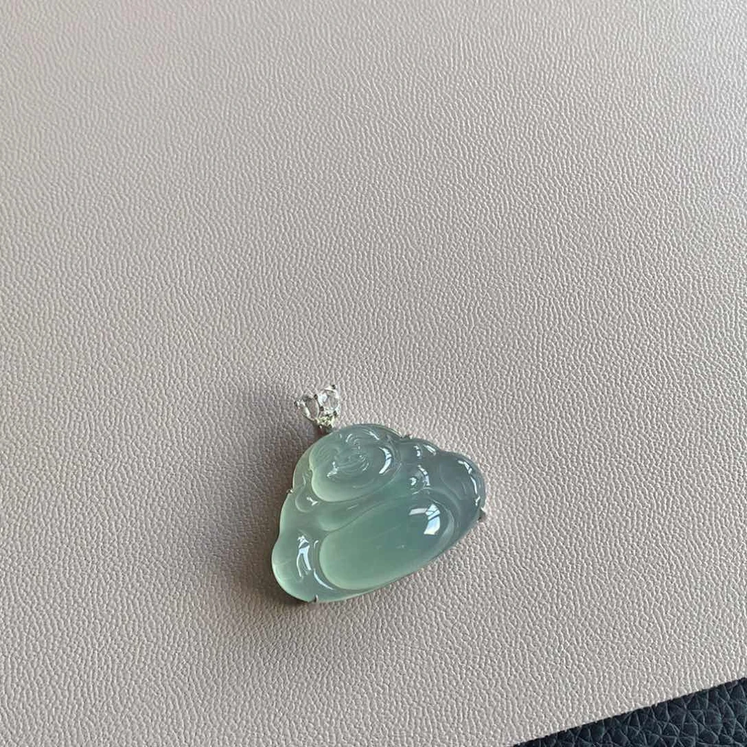 翡翠颈饰18K金镶嵌天然翡翠吊坠