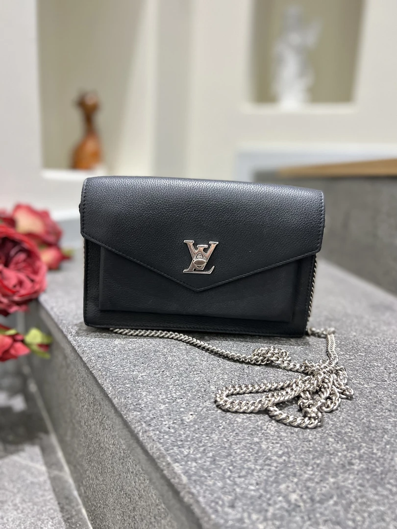 95新 LouisVuitton/路易威登 lockme邮差链条包