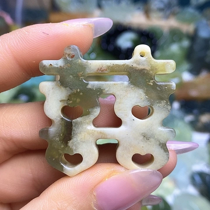 蛇纹石玉未镶嵌颈饰