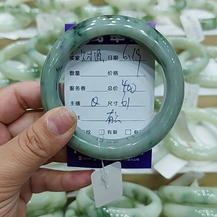 透闪石-蛇纹石玉未镶嵌手镯财***来