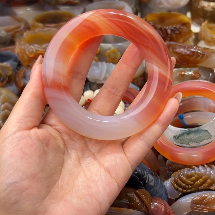 余***行手镯玛瑙/玉髓未镶嵌一共380