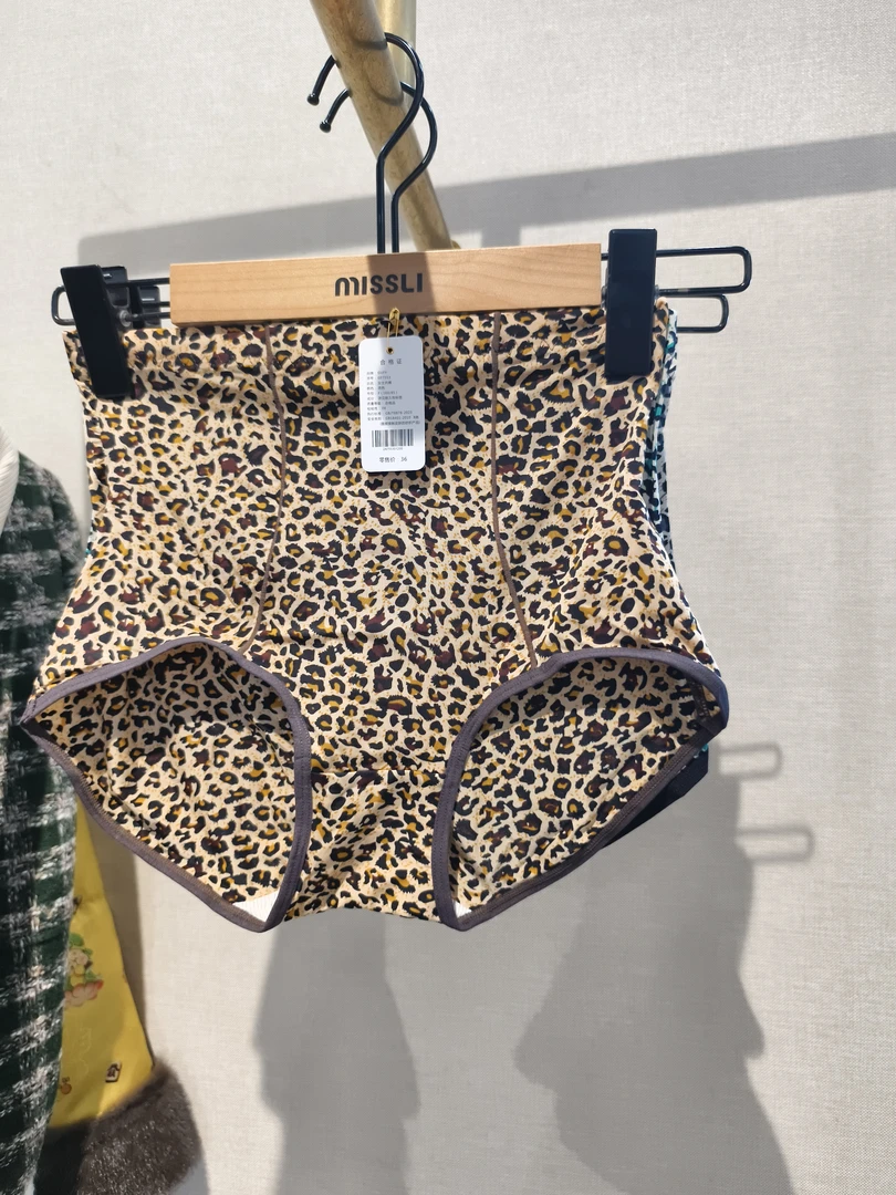 女士内裤舒适弹力收腹提臀抗菌底裆三角裤