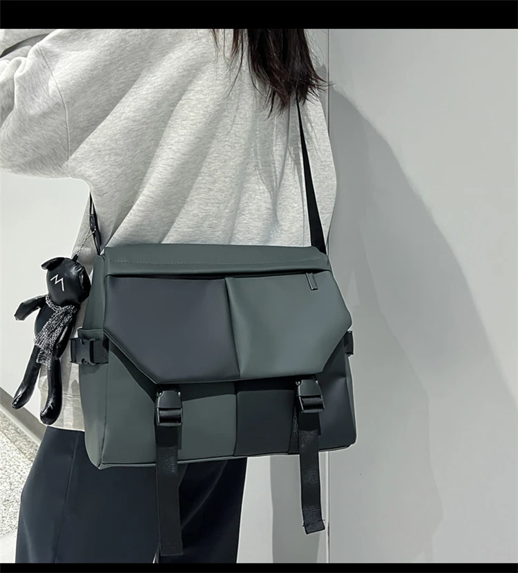 SCC正版斜挎包男款大容量单肩包潮流多用途骑行出游包男士休闲