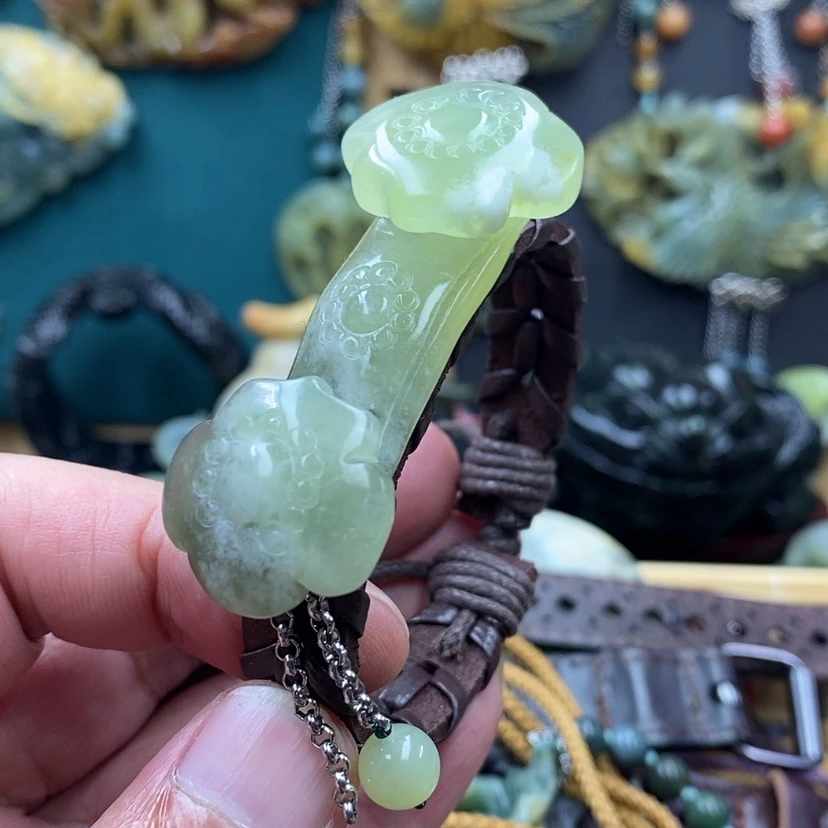 【闪购商品】蛇纹石玉未镶嵌手牌