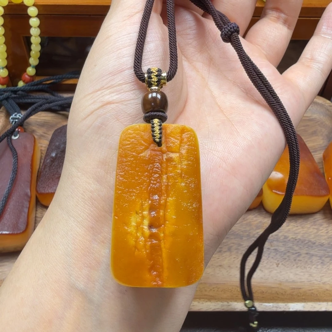 未镶嵌吊坠(赠链)琥珀