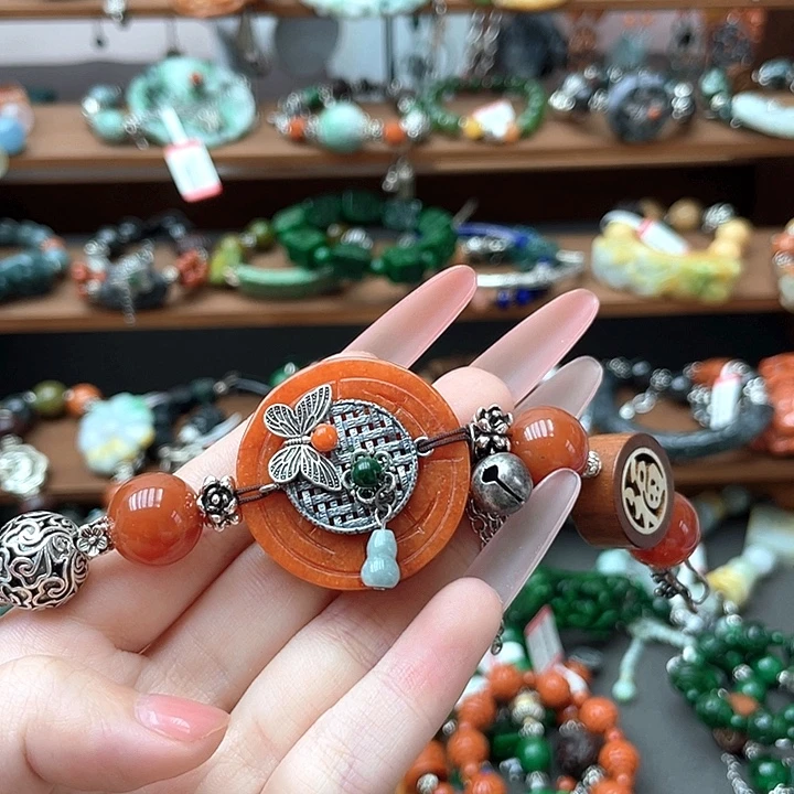 燕***燕翡翠未镶嵌颈饰饰品