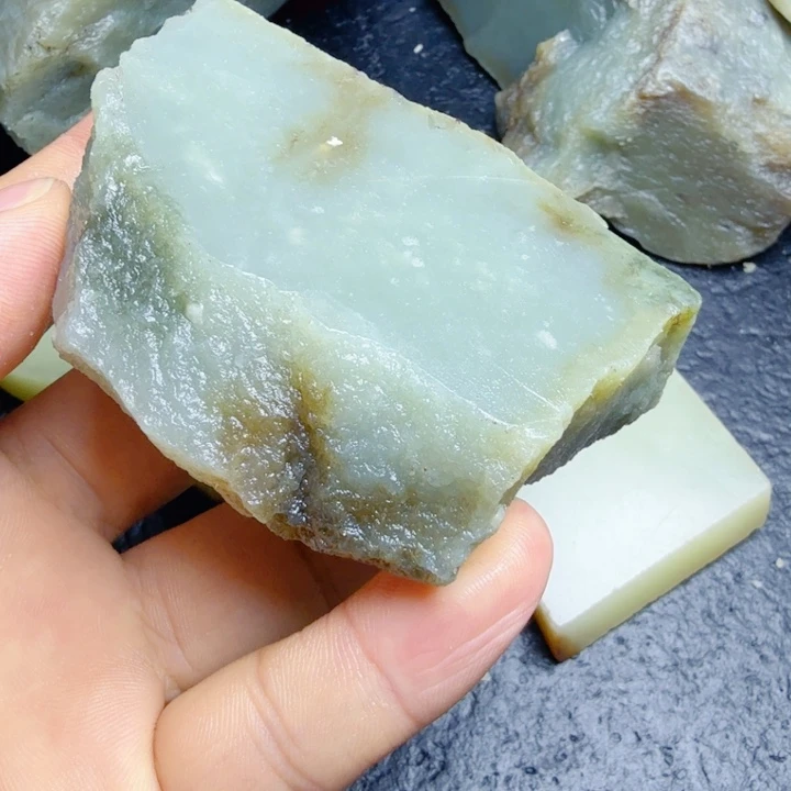 和田玉（糖玉）未镶嵌珠宝奇石