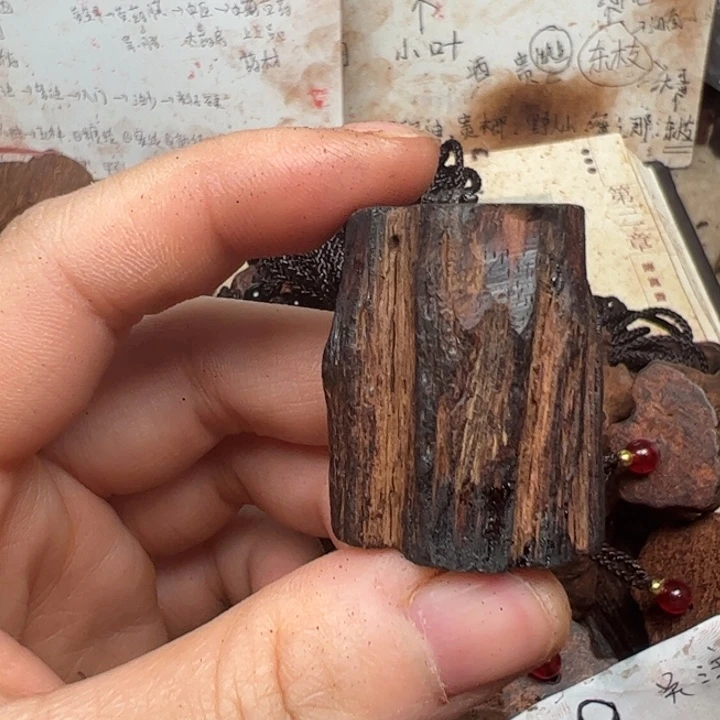 藤类降真香随形吊坠大小不一