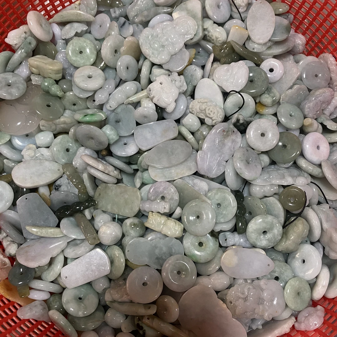 天然珠宝玉石玛瑙翡翠吊坠diy手链批发多样性