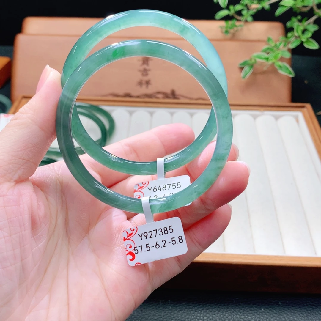翡翠未镶嵌手镯（圆镯）