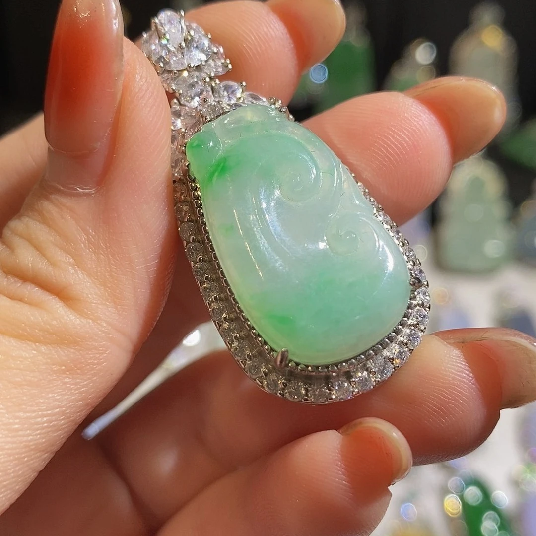 翡翠颈饰银S925镶嵌天然翡翠