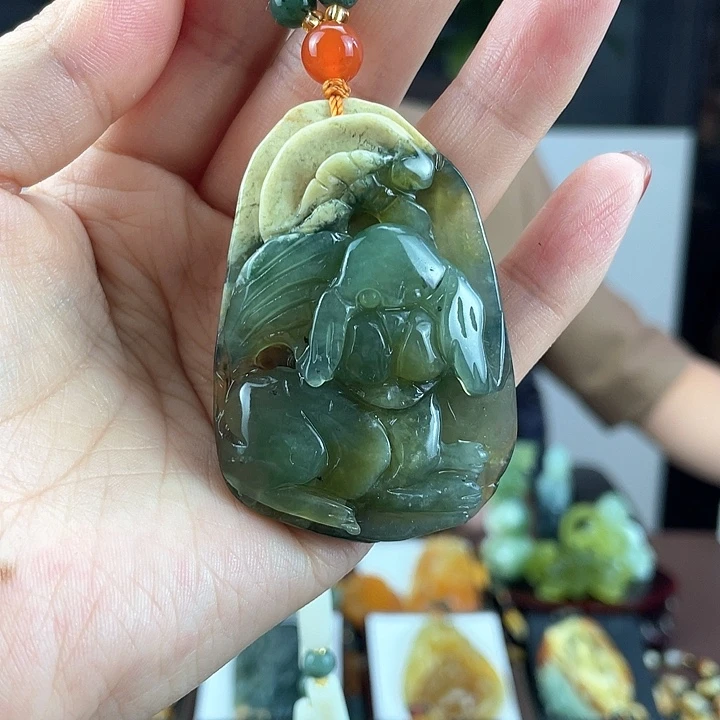 蛇纹石玉颈饰未镶嵌