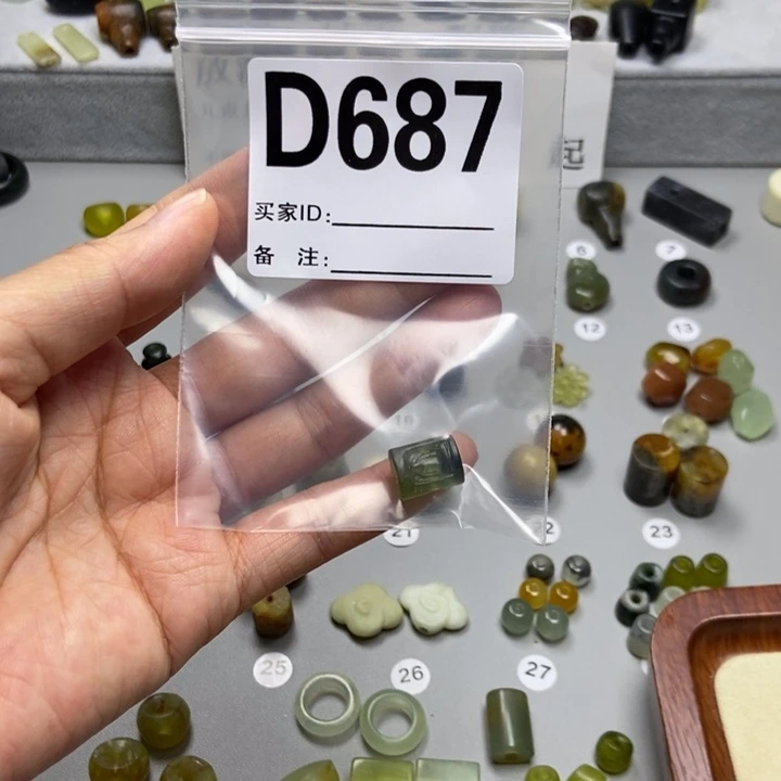花***米蛇纹石玉未镶嵌颈饰