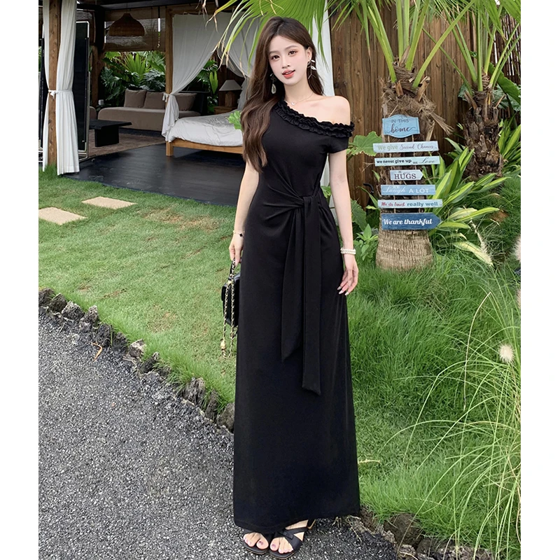 大码【松弛感美女】高级感拼接木耳边斜肩绑带针织连衣裙女