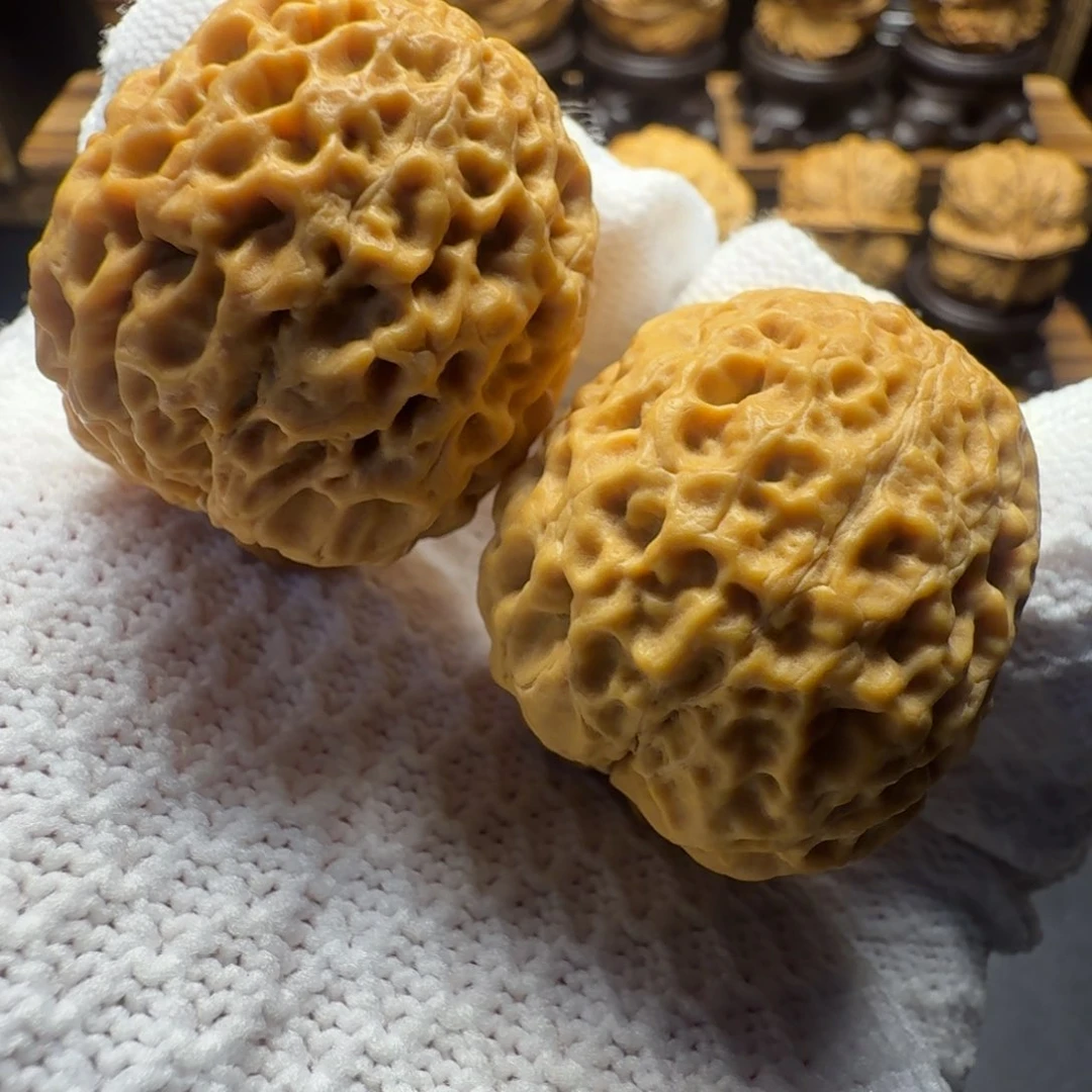 文玩核桃把件37尺 玲珑绣球