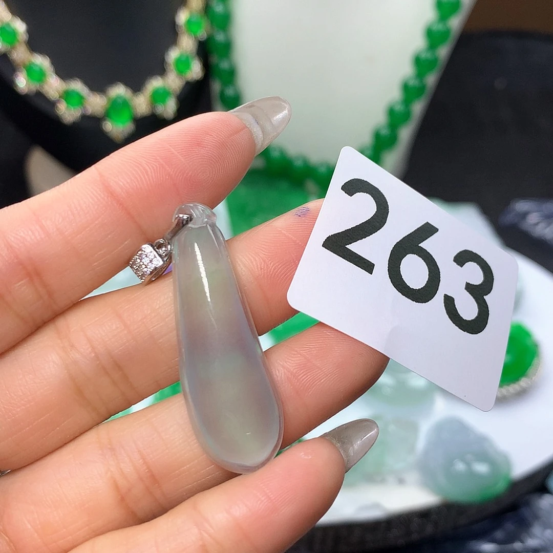 翡翠吊坠(赠链)未镶嵌