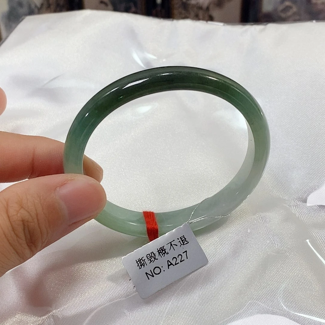 翡翠未镶嵌手镯(贵妃镯)