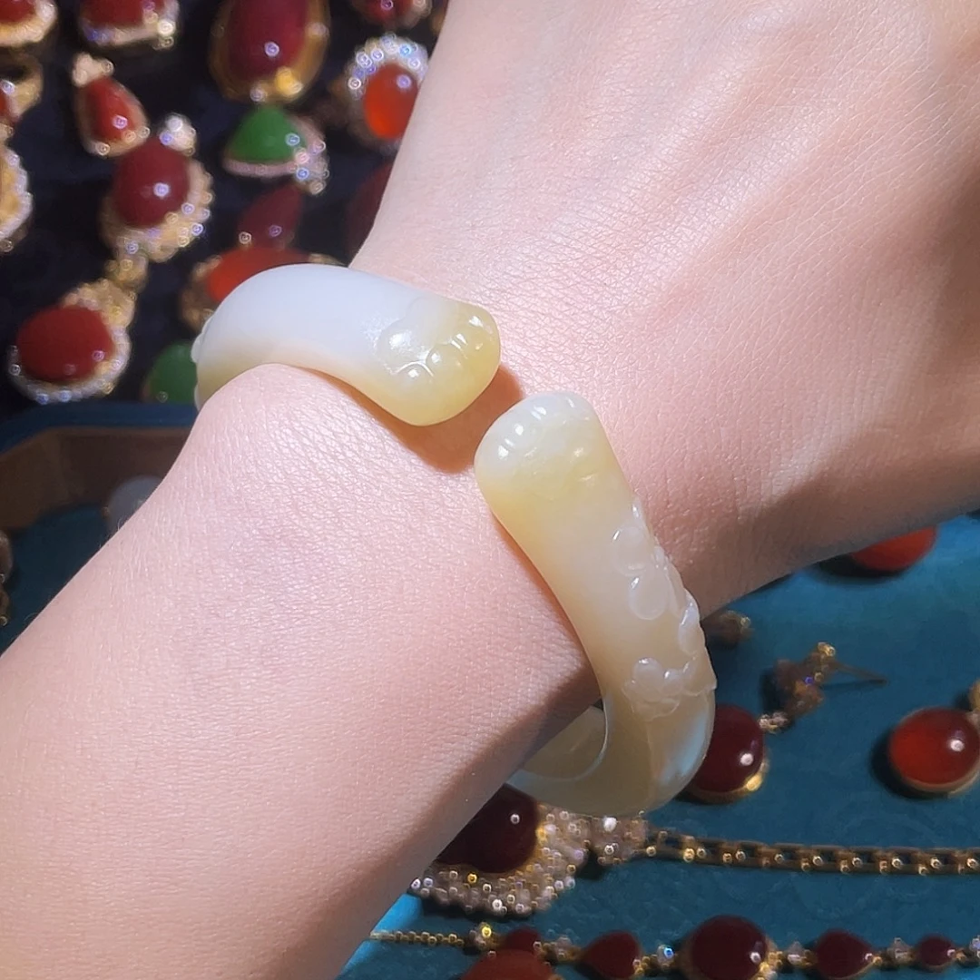 和田玉未镶嵌手镯