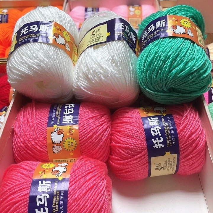 西瓜红5个，纯白2个，苹果绿1个