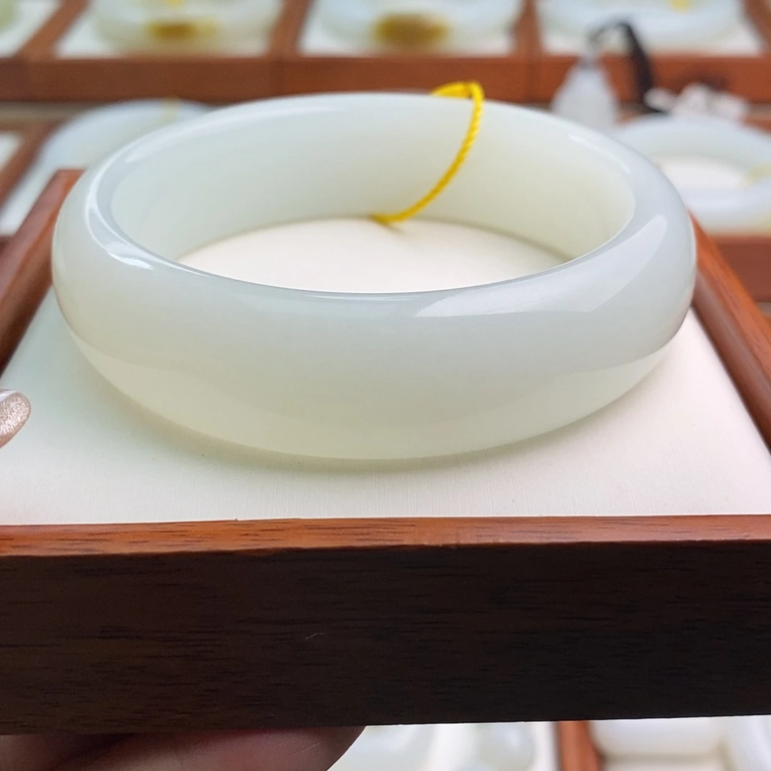 和田玉（白玉）未镶嵌手镯