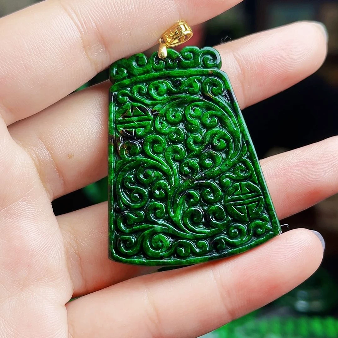 颈饰18K金镶嵌翡翠多样性