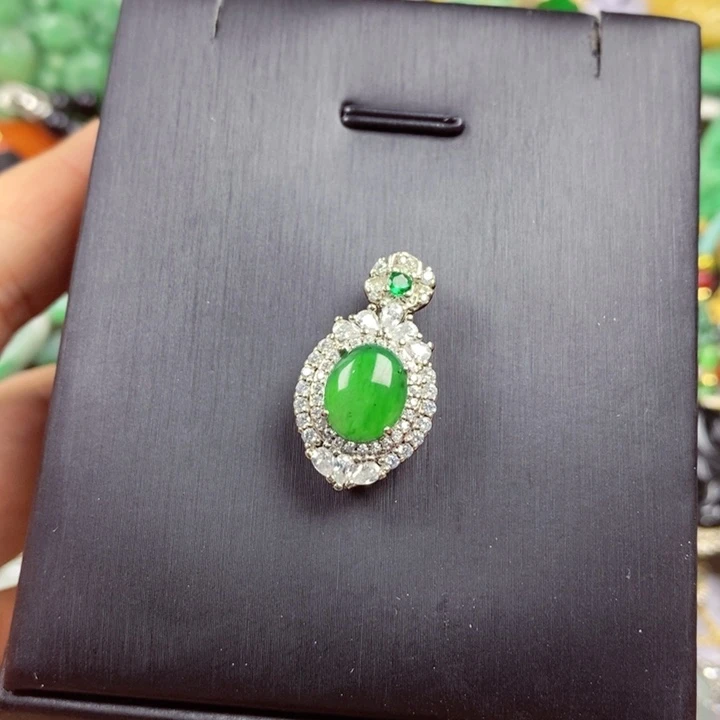 翡翠未镶嵌吊坠(赠链)