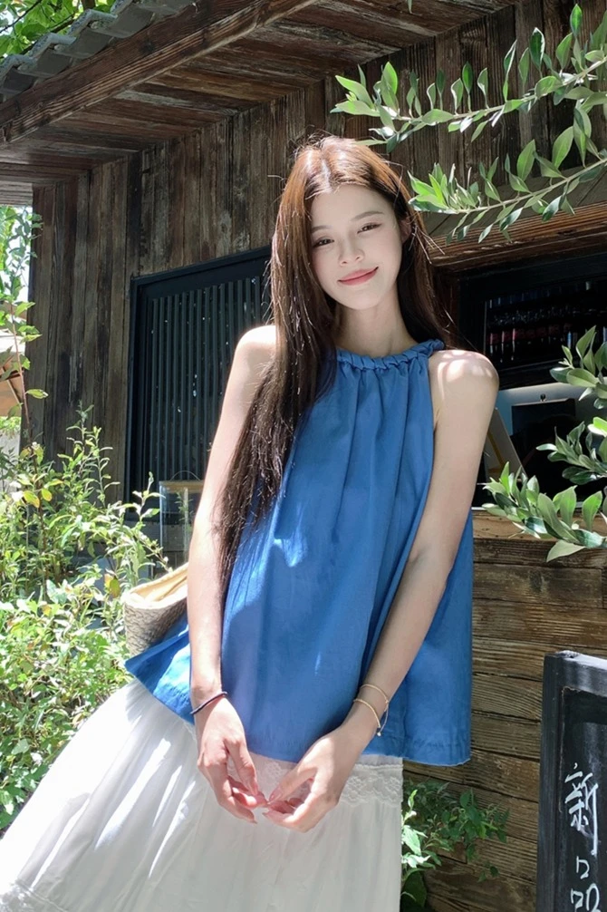 夏季甜美宽松无袖挂脖娃娃衫搭配白色花边蛋糕半身裙