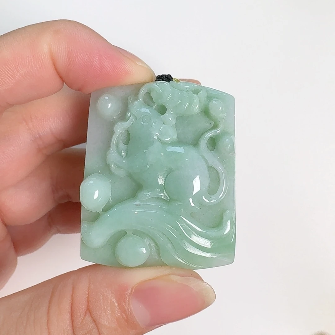 翡翠未镶嵌颈饰鼠牌