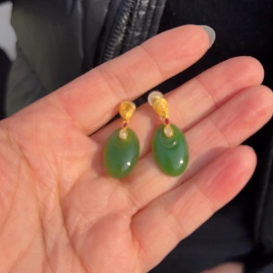 和田玉耳饰银S925镶嵌2.0单面俄罗斯冰辣阳绿无黑点