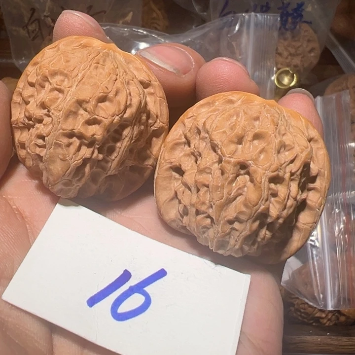 核桃精修血麒麟一对