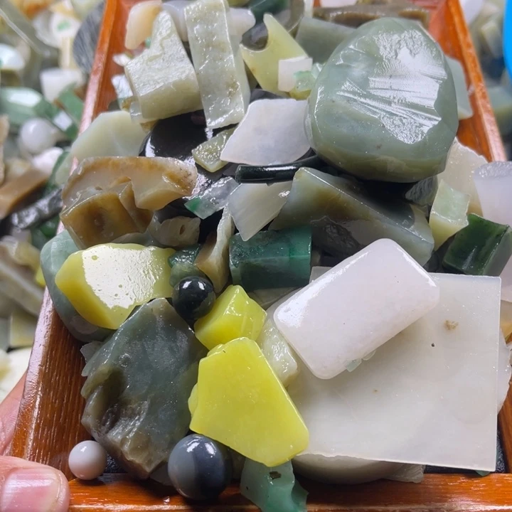 和田玉（糖玉）未镶嵌边角料用****4