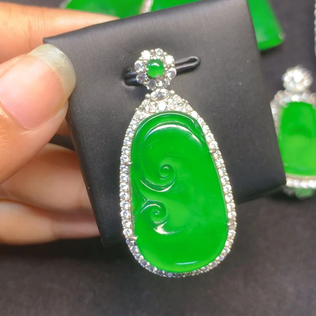 【闪购商品】颈饰银S925镶嵌翡翠