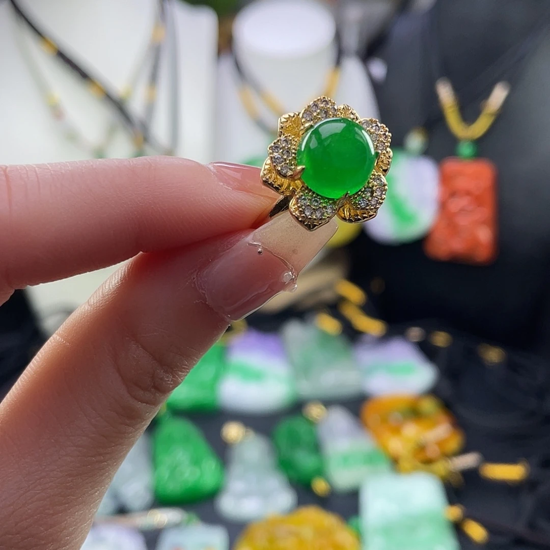 翡翠未镶嵌吊坠(赠链)