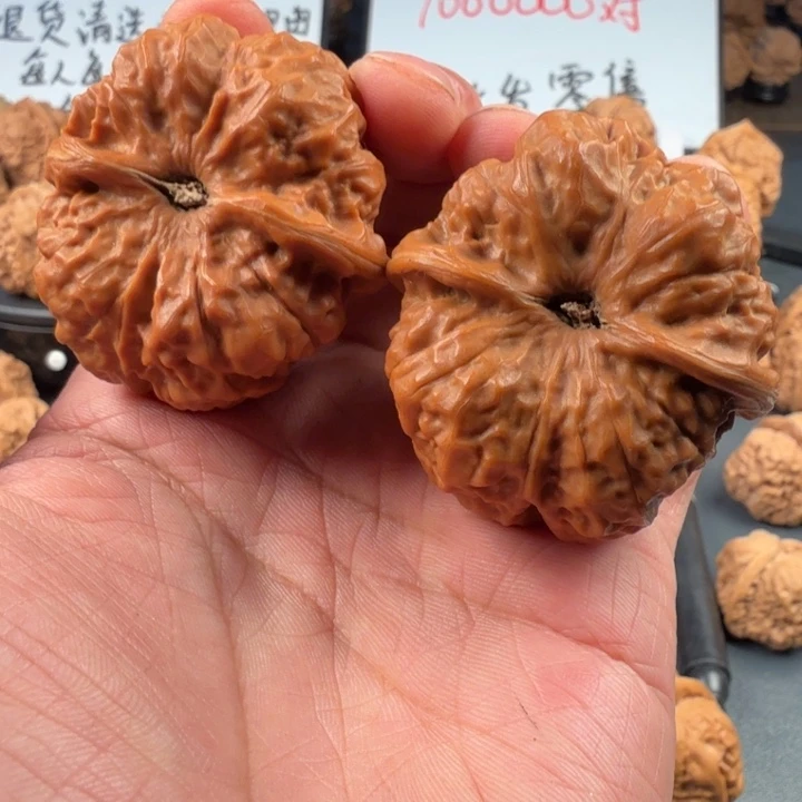 w***o文玩核桃吊坠蛤蟆的眼睛是真的好看