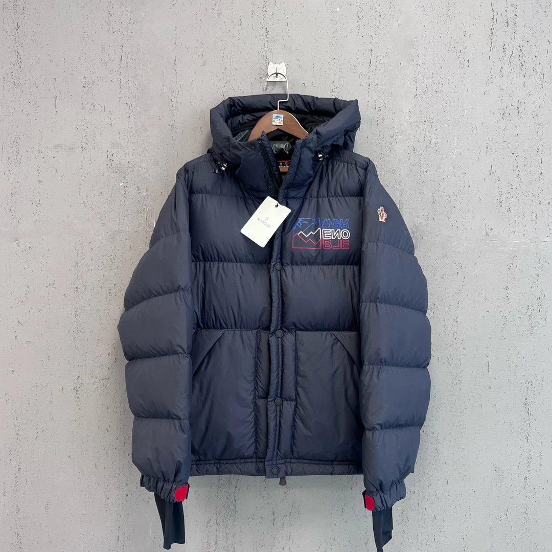 未使用 MONCLER 蒙口藏青色手臂刺绣标厚款羽绒服6码 Z00008