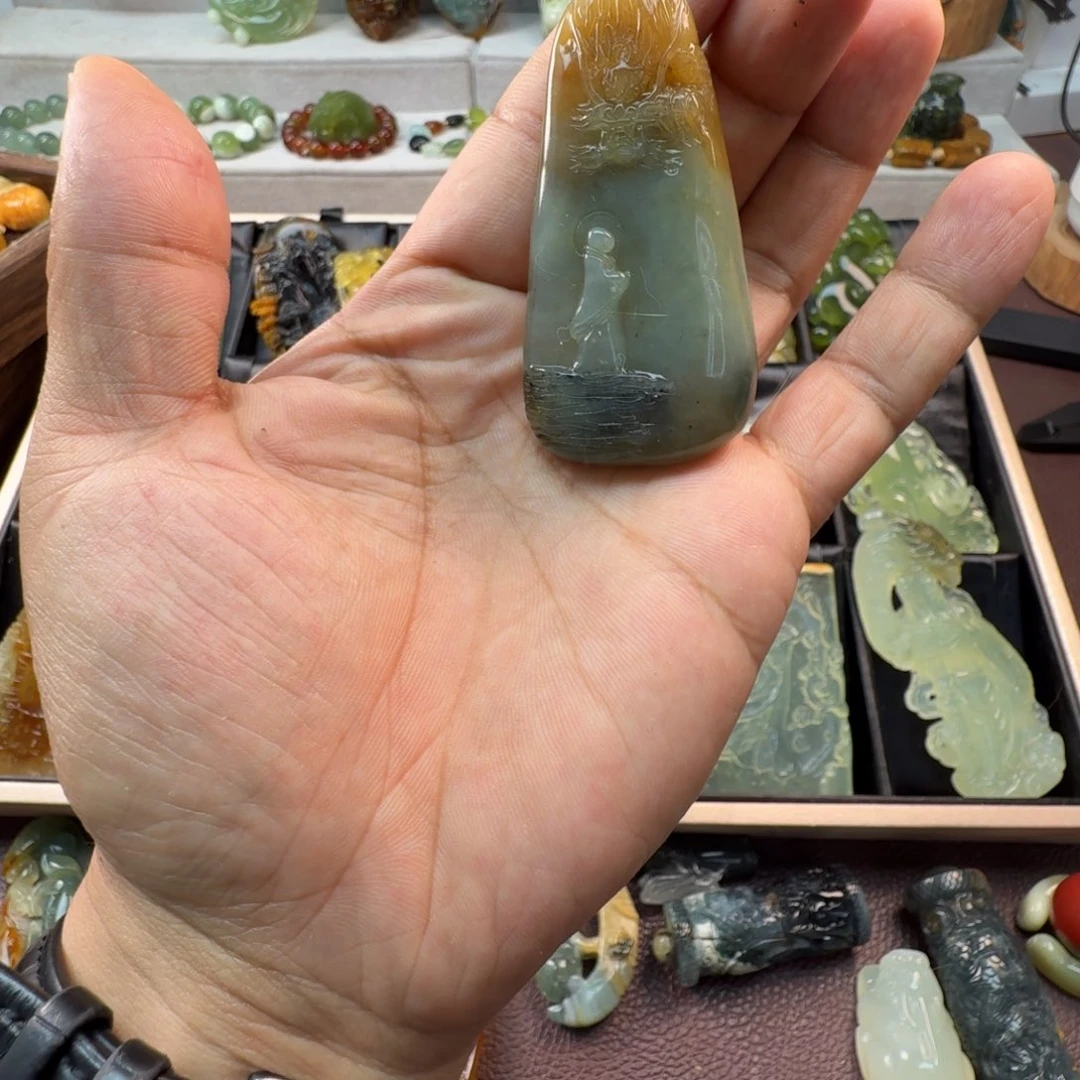 蛇纹石玉未镶嵌颈饰