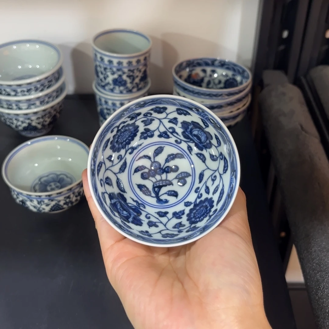 手绘仿明菊瓣宝相鸡心杯