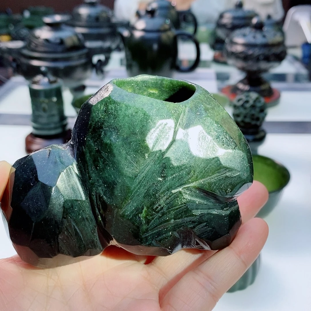 未镶嵌和田玉（青玉）摆件