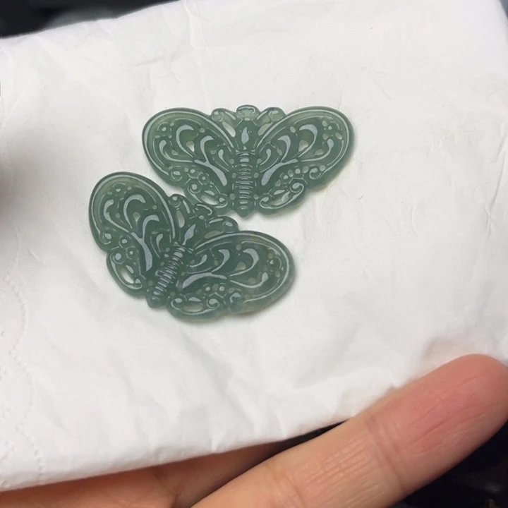 翡翠未镶嵌颈饰挂件