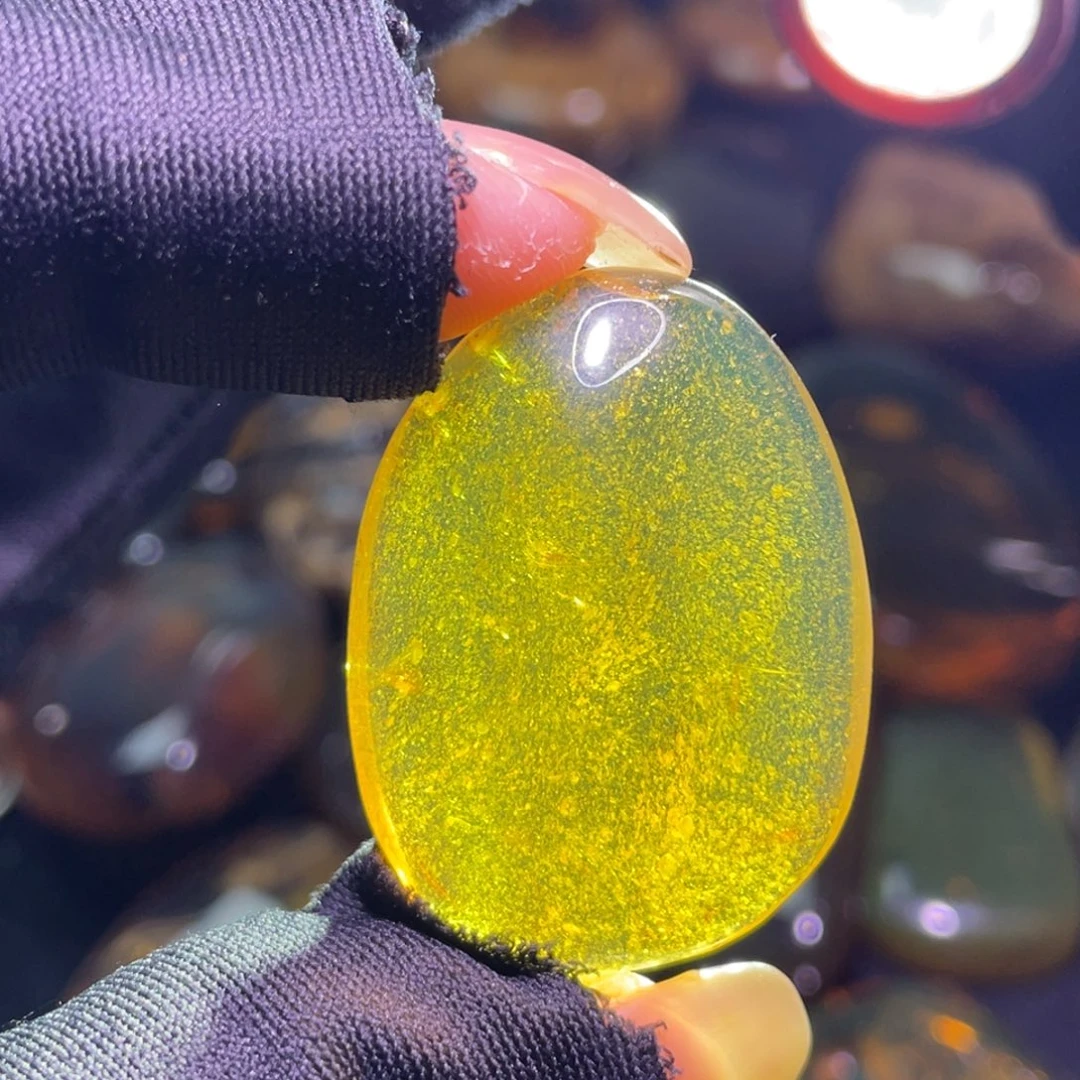 未镶嵌琥珀裸石?