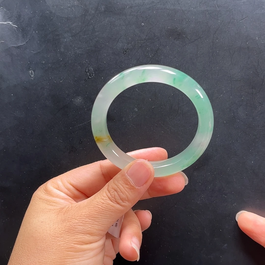 石英质玉未镶嵌手镯有石纹