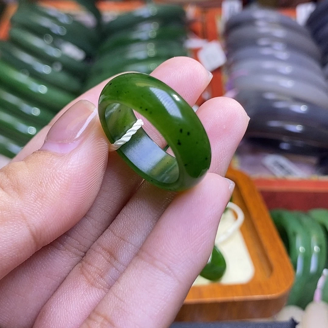 和田玉未镶嵌颈饰碧玉辣绿戒圈20号