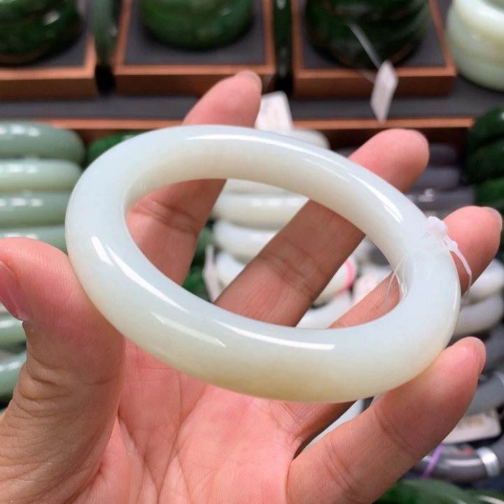 【闪购商品】未镶嵌手镯和田玉40