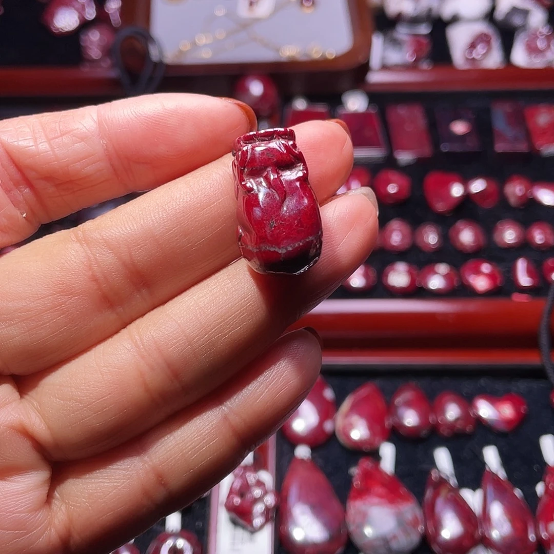 天然辰砂天然雕刻貔貅