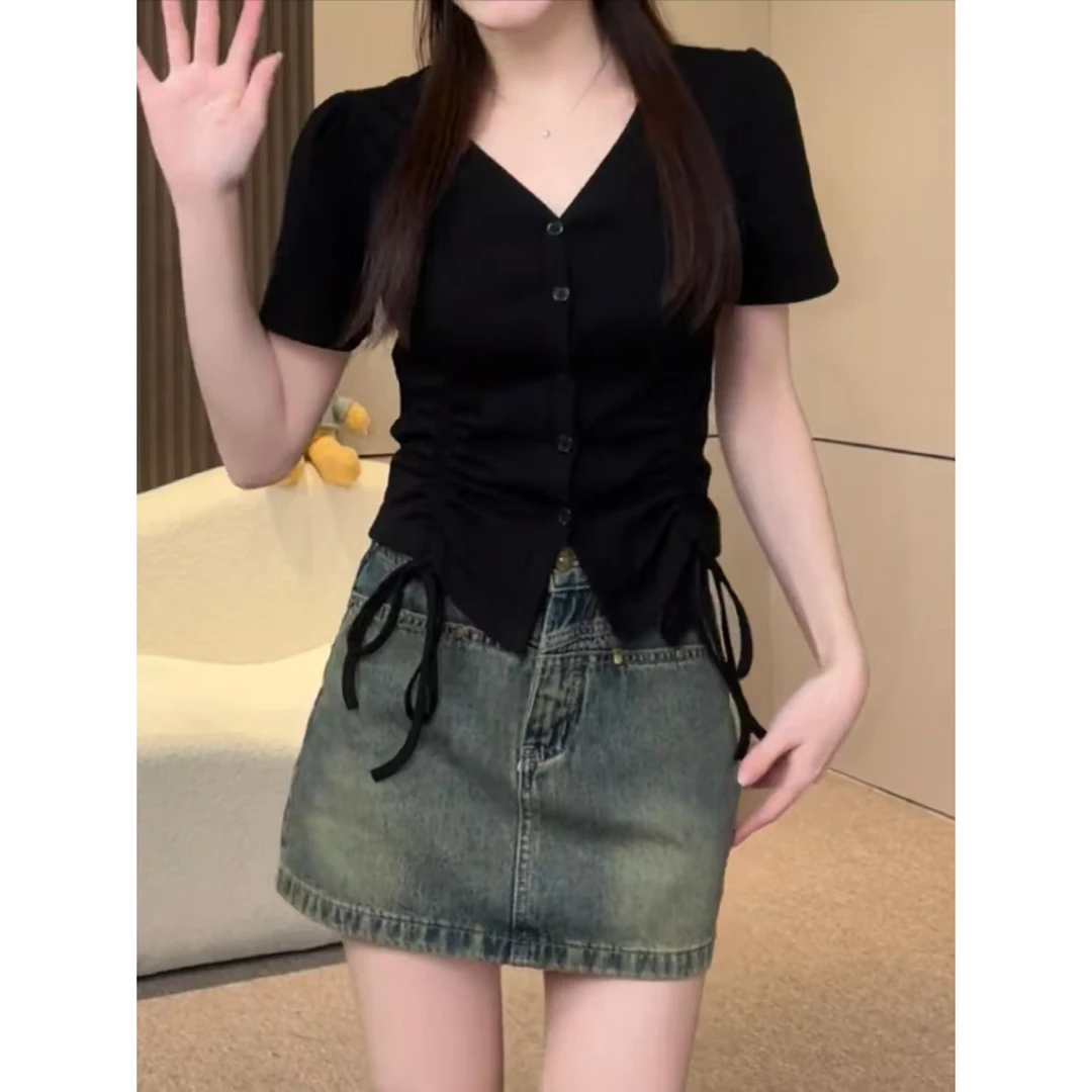 法式chic时尚v领短袖T恤女春夏季新款设计感修身显瘦短款百搭上衣